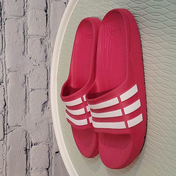 Adidas Pink Slides sz little girls k5 - Picture 2 of 6